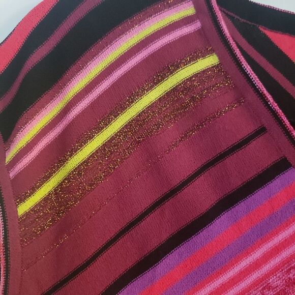 Sweaterworks V-Neck Sleeveless Sweater Metallic Accents - Picture 3 of 7